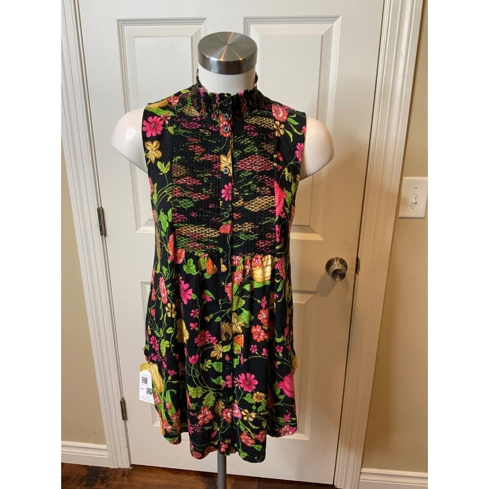Akemi + Kin Black Floral Smocked Button Front Sleeveless Top NWT $78, Size XS